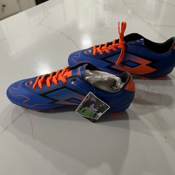 Lotto Soccer Cleats - Picture 1 of 3